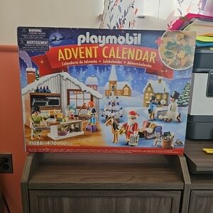 NIB Playmobil 71088 Advent Calendar Christmas Holidays Santa 92 Pieces